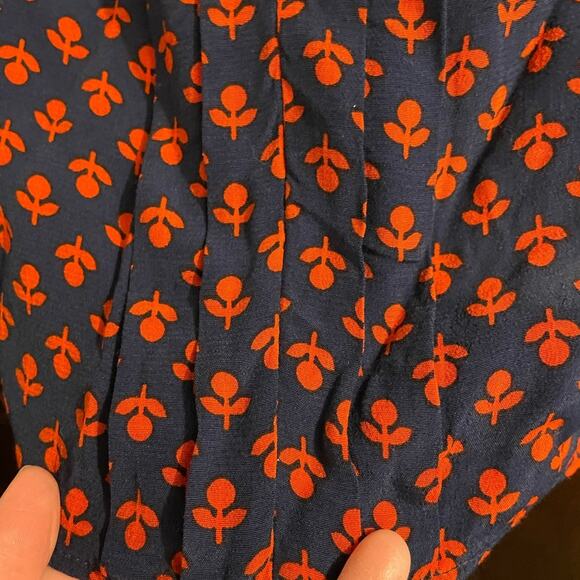 Boden Brand Navy and Red Flowers Pattern Short Sleeve Blouse Shirt Size 10 - Picture 3 of 7
